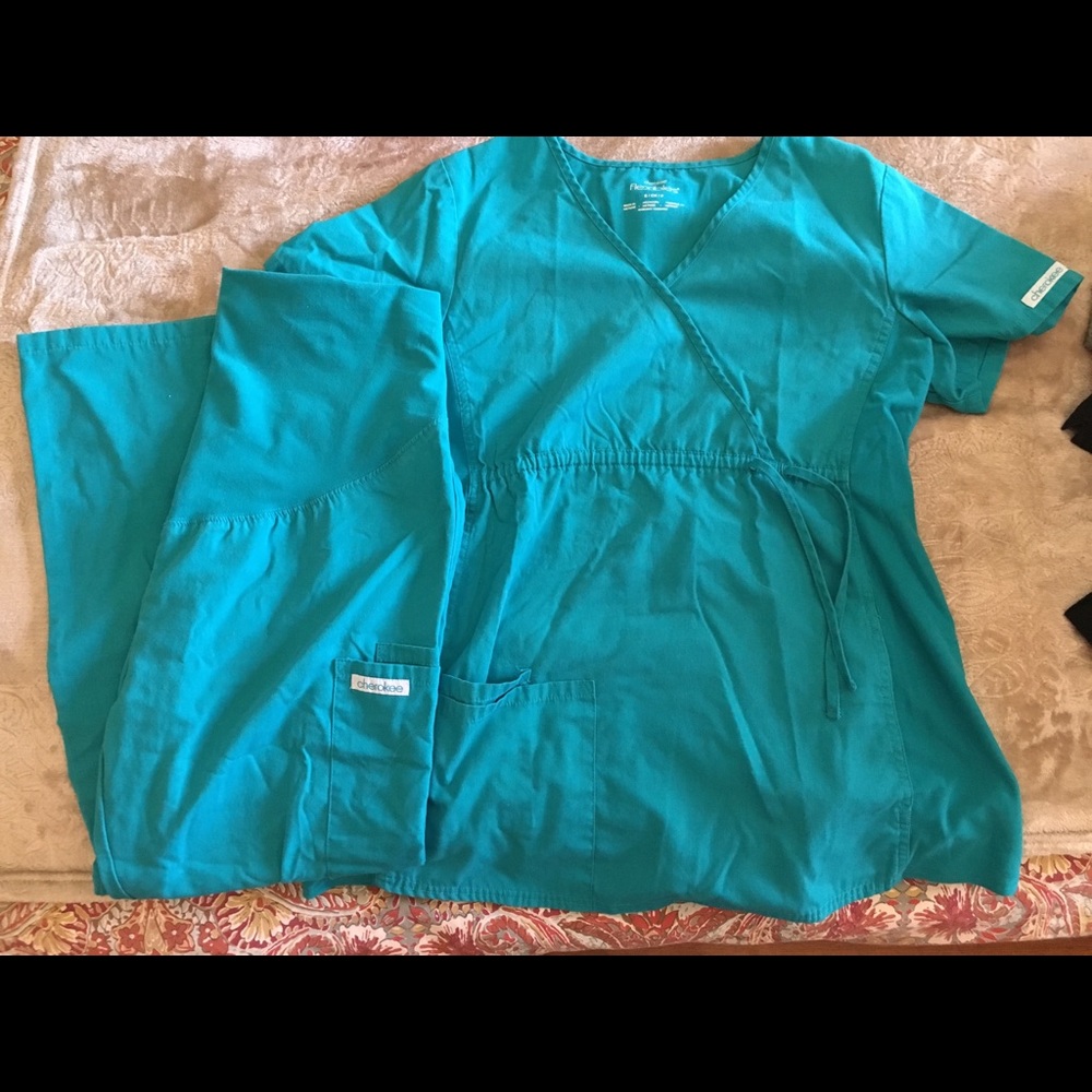 Cherokee Sm Maternity scrub set